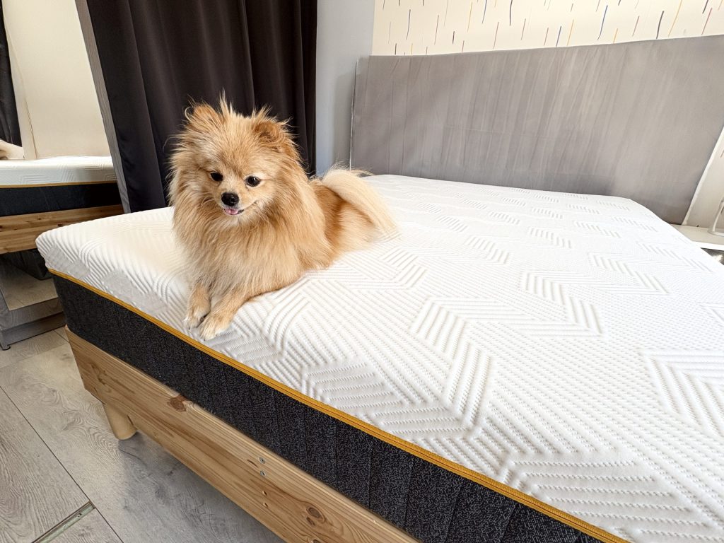 PomPom sur le matelas Emma Original Pro